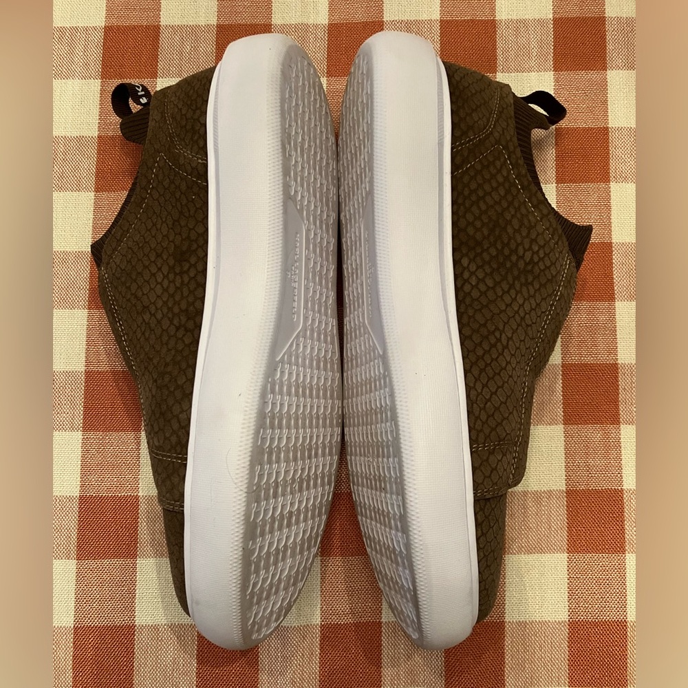 Karl Lagerfeld Paris Elastic Slip on Sneakers. Snakeskin Print. Size 9. - Picture 2 of 6